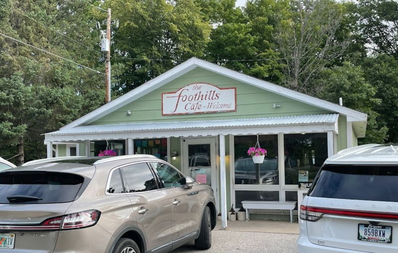 The Foothills Cafe & Motel (Foot Hills Motel) - Web Listing (newer photo)